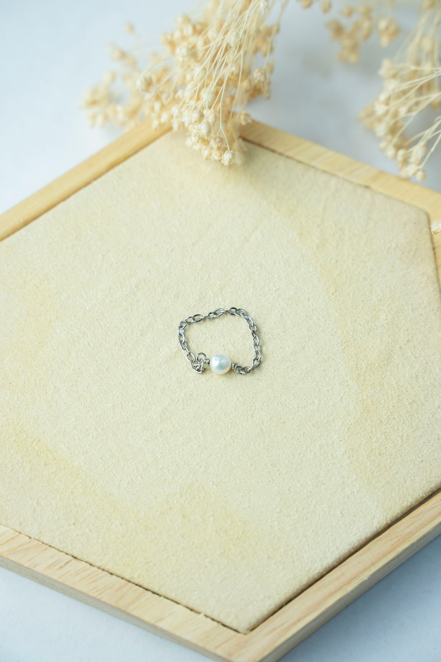 Ring mit einer Perle