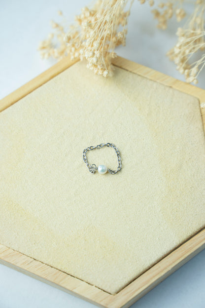 Ring mit einer Perle