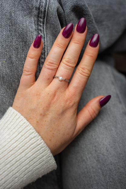 Ring mit einer Perle